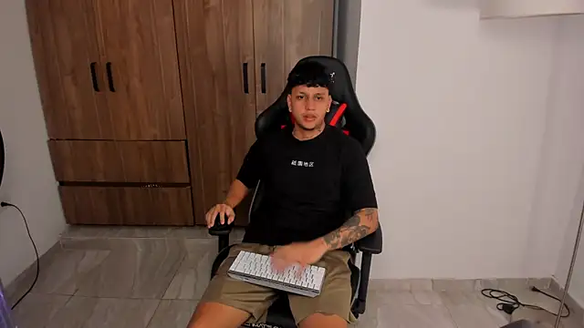 Snapshot of Jake_simons chatting on October 2, 12:09 pm Jake simons online show from October 2, 12:09 pm