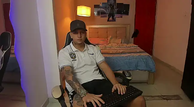 Snapshot of Jake_simons chatting on January 11, 1:37 am Jake simons online show from January 11, 1:37 am