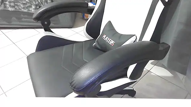 simoninside25 online show from September 18, 9:06 pm