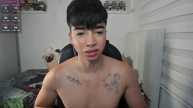 santy7v7 online show from February 17, 1:43 pm