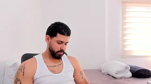 Justyn Torres online show from November 10, 6:24 pm