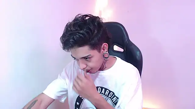 Snapshot of saad_man chatting on January 13, 1:45 am saad man online show from January 13, 1:45 am