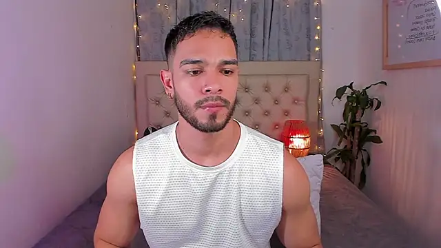 Snapshot of Josseph1_ chatting on December 9, 3:29 am Josseph1  online show from December 9, 3:29 am