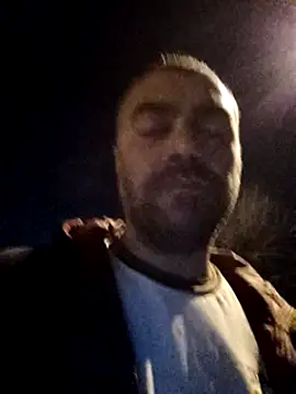 Snapshot of kevgir08 chatting on December 9, 9:44 pm kevgir08 online show from December 9, 9:44 pm