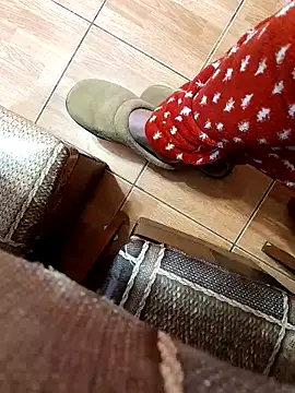 feet toes online show from February 27, 5:34 am