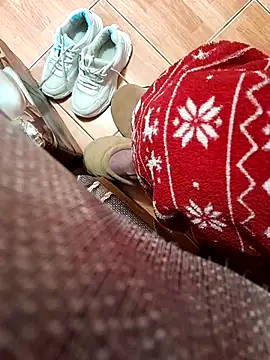 feet toes online show from February 18, 6:04 am