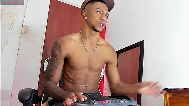 Snapshot of YeremiBrowm chatting on December 9, 8:08 pm YeremiBrowm online show from December 9, 8:08 pm