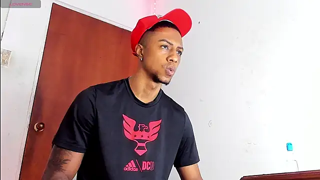 Snapshot of YeremiBrowm chatting on December 20, 8:01 pm YeremiBrowm online show from December 20, 8:01 pm