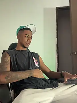 Snapshot of YeremiBrowm chatting on March 10, 8:34 pm YeremiBrowm online show from March 10, 8:34 pm