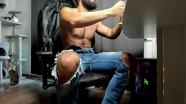 Snapshot of liamaesthetic chatting on October 25, 7:21 am liamaesthetic online show from October 25, 7:21 am