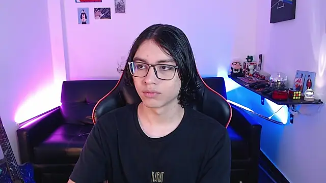 Snapshot of malik_harrison__ chatting on December 24, 3:05 pm malik harrison online show from December 24, 3:05 pm