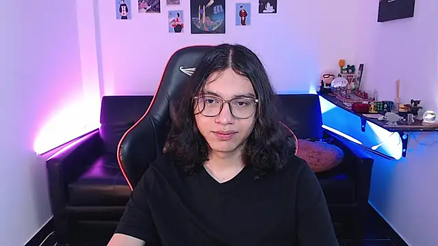 Snapshot of malik_harrison__ chatting on September 19, 4:07 pm malik harrison online show from September 19, 4:07 pm