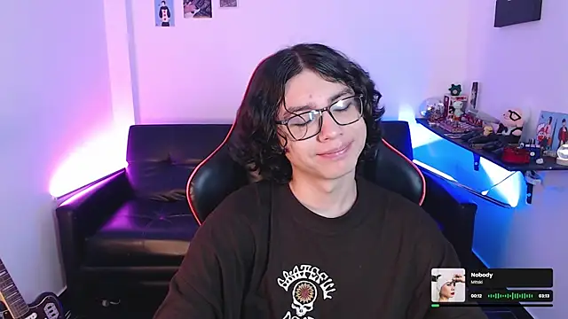 Snapshot of malik_harrison__ chatting on January 1, 4:50 pm malik harrison online show from January 1, 4:50 pm