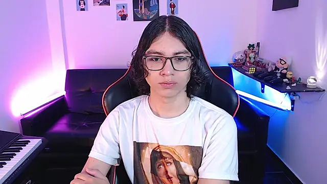 Snapshot of malik_harrison__ chatting on February 10, 1:55 pm malik harrison online show from February 10, 1:55 pm