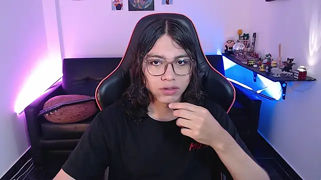 Snapshot of malik_harrison__ chatting on October 31, 3:59 pm malik harrison online show from October 31, 3:59 pm