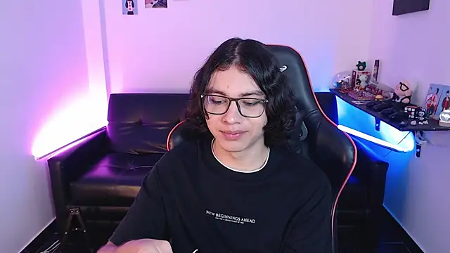 Snapshot of malik_harrison__ chatting on January 17, 2:18 pm malik harrison online show from January 17, 2:18 pm