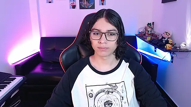 Snapshot of malik_harrison__ chatting on February 19, 2:01 pm malik harrison online show from February 19, 2:01 pm