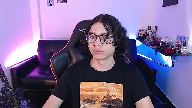 Snapshot of malik_harrison__ chatting on December 19, 2:24 pm malik harrison online show from December 19, 2:24 pm