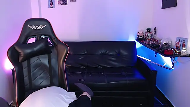 Snapshot of malik_harrison__ chatting on December 16, 2:49 pm malik harrison online show from December 16, 2:49 pm