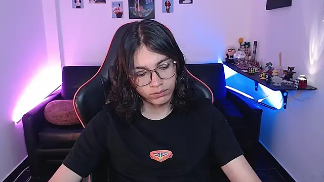 Snapshot of malik_harrison__ chatting on October 17, 2:54 pm malik harrison online show from October 17, 2:54 pm