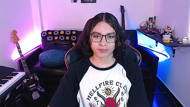 Snapshot of malik_harrison__ chatting on March 15, 3:48 pm malik harrison online show from March 15, 3:48 pm