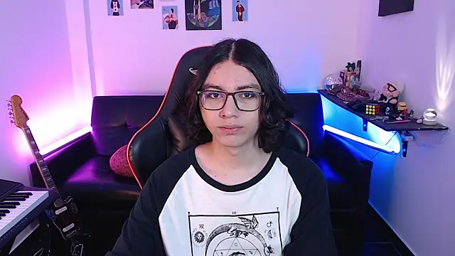 Snapshot of malik_harrison__ chatting on March 21, 3:02 pm malik harrison online show from March 21, 3:02 pm