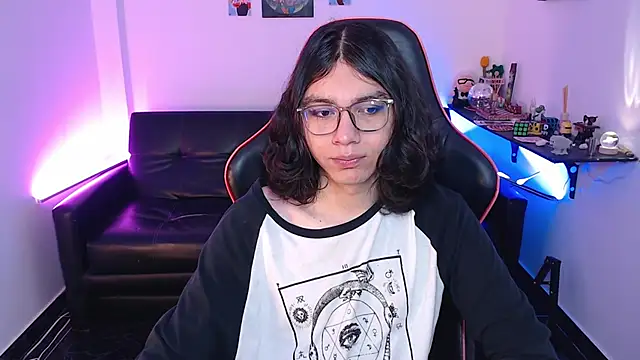 Snapshot of malik_harrison__ chatting on September 30, 3:04 pm malik harrison online show from September 30, 3:04 pm