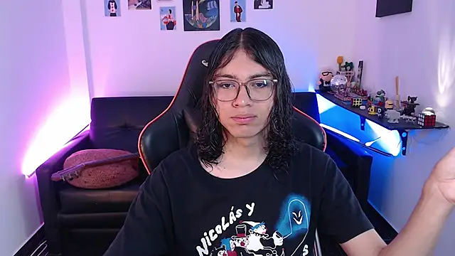 Snapshot of malik_harrison__ chatting on October 29, 3:59 pm malik harrison online show from October 29, 3:59 pm