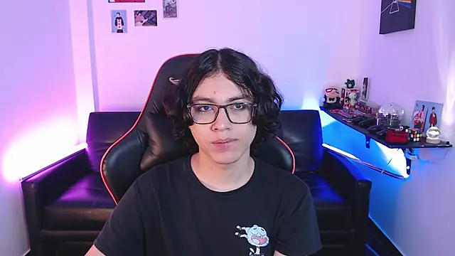 Snapshot of malik_harrison__ chatting on December 15, 3:31 pm malik harrison online show from December 15, 3:31 pm