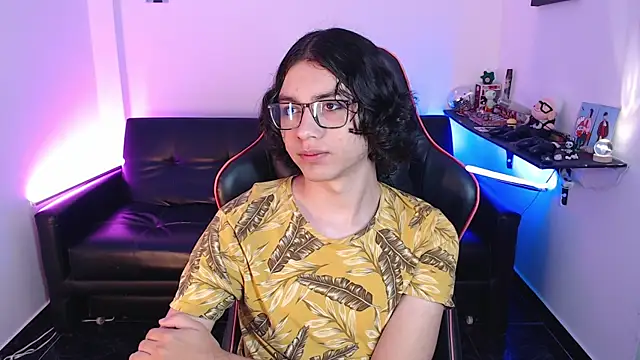 Snapshot of malik_harrison__ chatting on January 9, 2:51 pm malik harrison online show from January 9, 2:51 pm