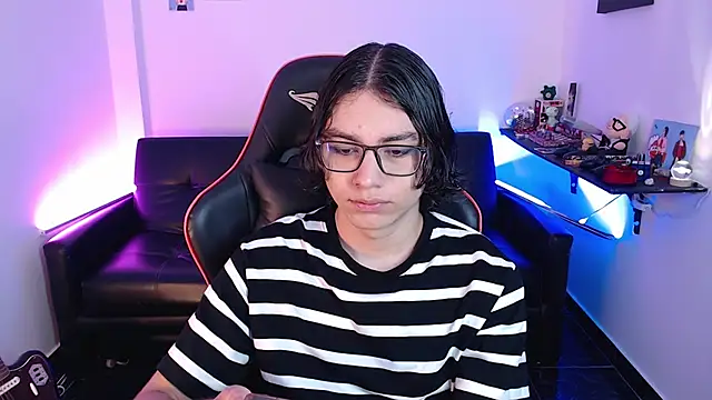 Snapshot of malik_harrison__ chatting on January 2, 3:08 pm malik harrison online show from January 2, 3:08 pm