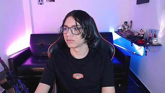 Snapshot of malik_harrison__ chatting on December 26, 3:10 pm malik harrison online show from December 26, 3:10 pm