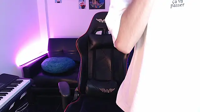 Snapshot of malik_harrison__ chatting on February 27, 3:26 pm malik harrison online show from February 27, 3:26 pm