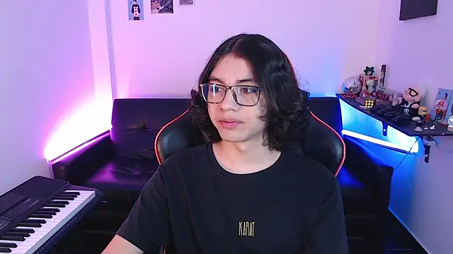 Snapshot of malik_harrison__ chatting on February 6, 2:37 pm malik harrison online show from February 6, 2:37 pm