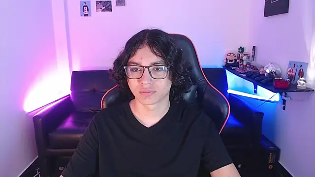 Snapshot of malik_harrison__ chatting on December 4, 1:20 pm malik harrison online show from December 4, 1:20 pm