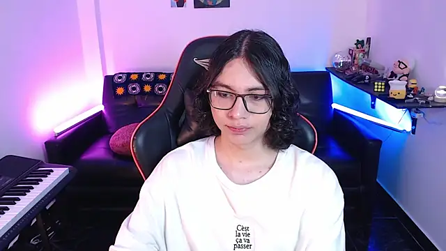 Snapshot of malik_harrison__ chatting on March 16, 2:55 pm malik harrison online show from March 16, 2:55 pm