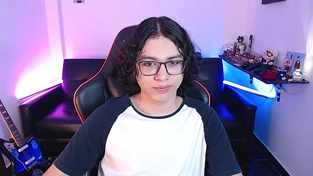 Snapshot of malik_harrison__ chatting on January 7, 3:11 pm malik harrison online show from January 7, 3:11 pm