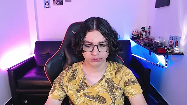 Snapshot of malik_harrison__ chatting on December 17, 2:44 pm malik harrison online show from December 17, 2:44 pm