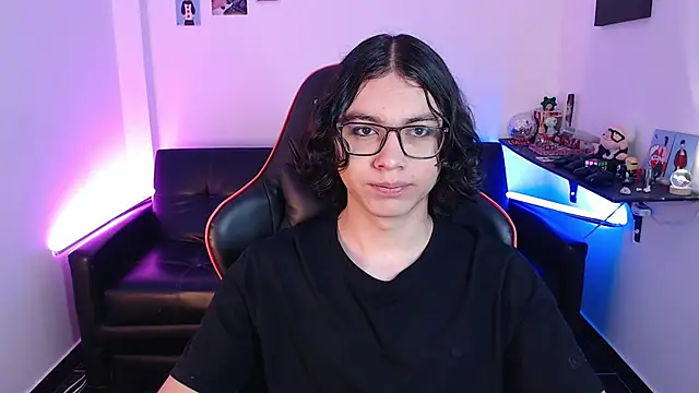 Snapshot of malik_harrison__ chatting on January 31, 2:07 pm malik harrison online show from January 31, 2:07 pm