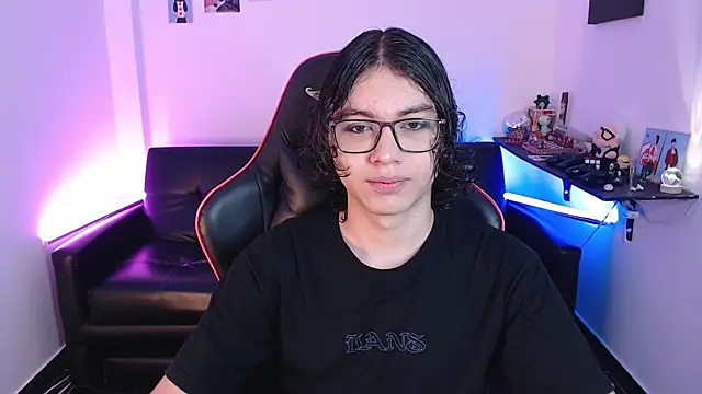 Snapshot of malik_harrison__ chatting on January 28, 2:53 pm malik harrison online show from January 28, 2:53 pm