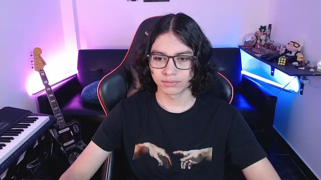 Snapshot of malik_harrison__ chatting on March 7, 2:34 pm malik harrison online show from March 7, 2:34 pm