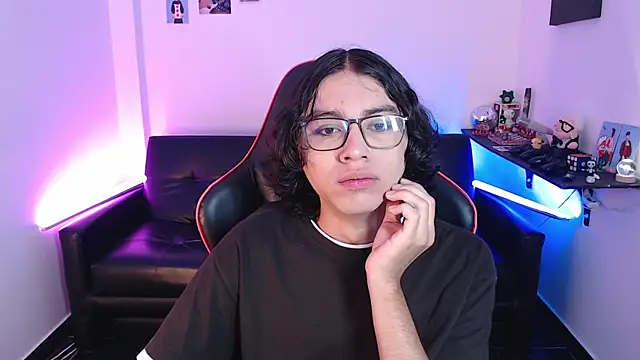 Snapshot of malik_harrison__ chatting on January 21, 1:50 pm malik harrison online show from January 21, 1:50 pm