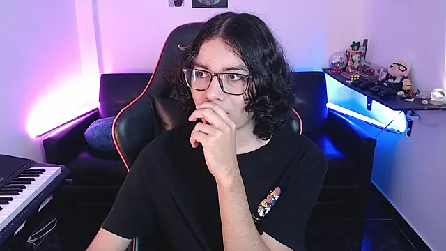 Snapshot of malik_harrison__ chatting on February 24, 2:15 pm malik harrison online show from February 24, 2:15 pm