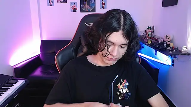 Snapshot of malik_harrison__ chatting on February 15, 2:44 pm malik harrison online show from February 15, 2:44 pm