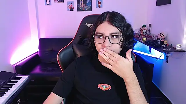 Snapshot of malik_harrison__ chatting on February 7, 1:43 pm malik harrison online show from February 7, 1:43 pm