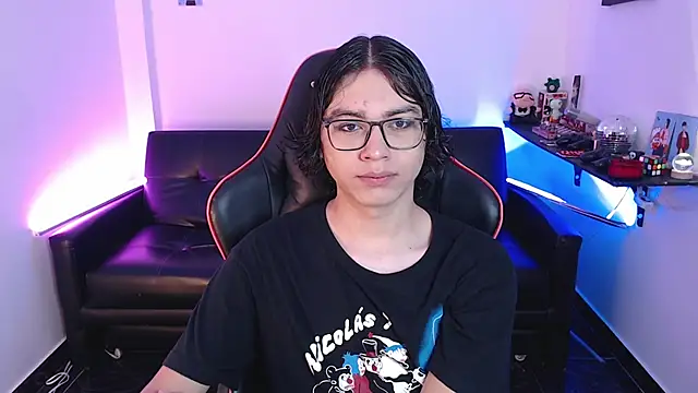 Snapshot of malik_harrison__ chatting on December 18, 2:17 pm malik harrison online show from December 18, 2:17 pm