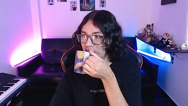 Snapshot of malik_harrison__ chatting on February 17, 2:04 pm malik harrison online show from February 17, 2:04 pm