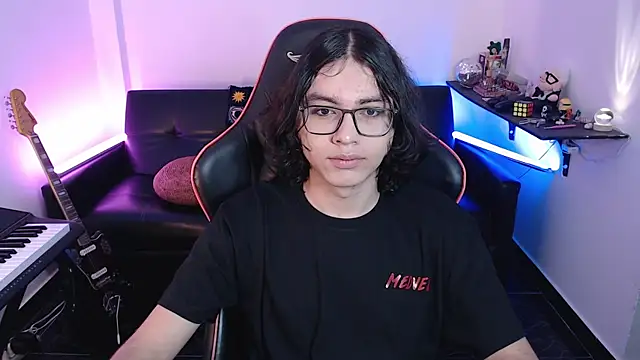 Snapshot of malik_harrison__ chatting on March 22, 2:36 pm malik harrison online show from March 22, 2:36 pm