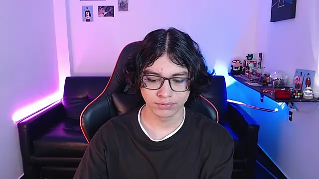 Snapshot of malik_harrison__ chatting on December 13, 2:16 pm malik harrison online show from December 13, 2:16 pm