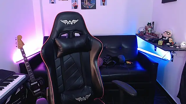 Snapshot of malik_harrison__ chatting on March 4, 2:32 pm malik harrison online show from March 4, 2:32 pm